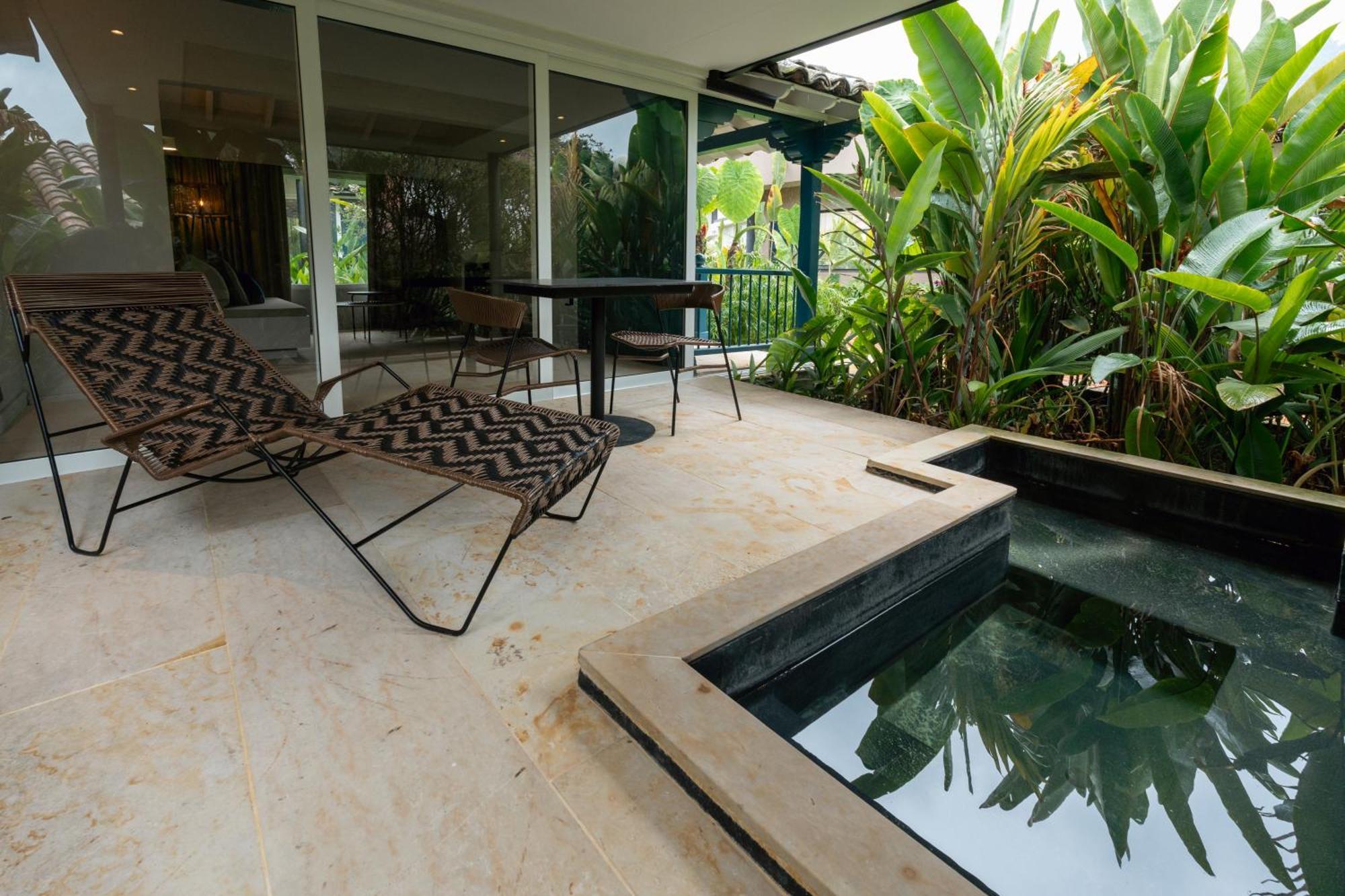 Hotel Termales El Otono à La Enea Extérieur photo A private pool at a hotel in Cancun, Mexico